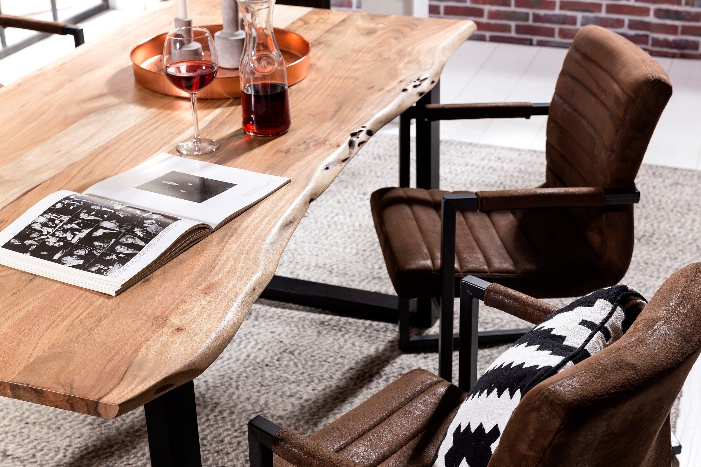 TPFLiving Platte Sydney Akazie, Gestell Stahl Platte natur antikfinish, Gestell antiksilbern lackiert TPFLiving Platte Sydney Akazie, Gestell Stahl Platte natur antikfinish, Gestell antiksilbern lackiert