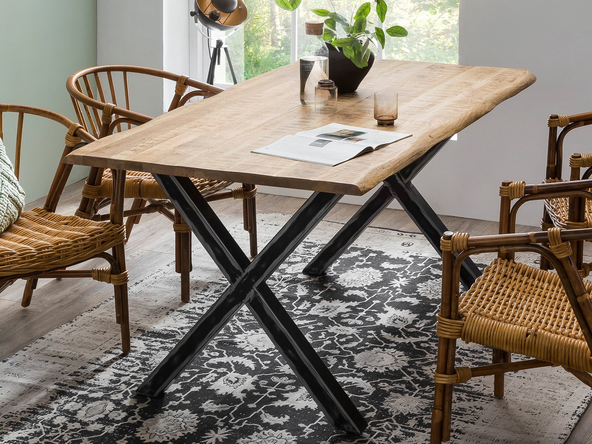 TPFLiving Tisch Bundaberg 160 x 85 cm Platte Mango massiv, Gestell Roheisen Platte natur, Gestell Used Look, klar lackiert TPFLiving Tisch Bundaberg 160 x 85 cm Platte Mango massiv, Gestell Roheisen Platte natur, Gestell Used Look, klar lackiert