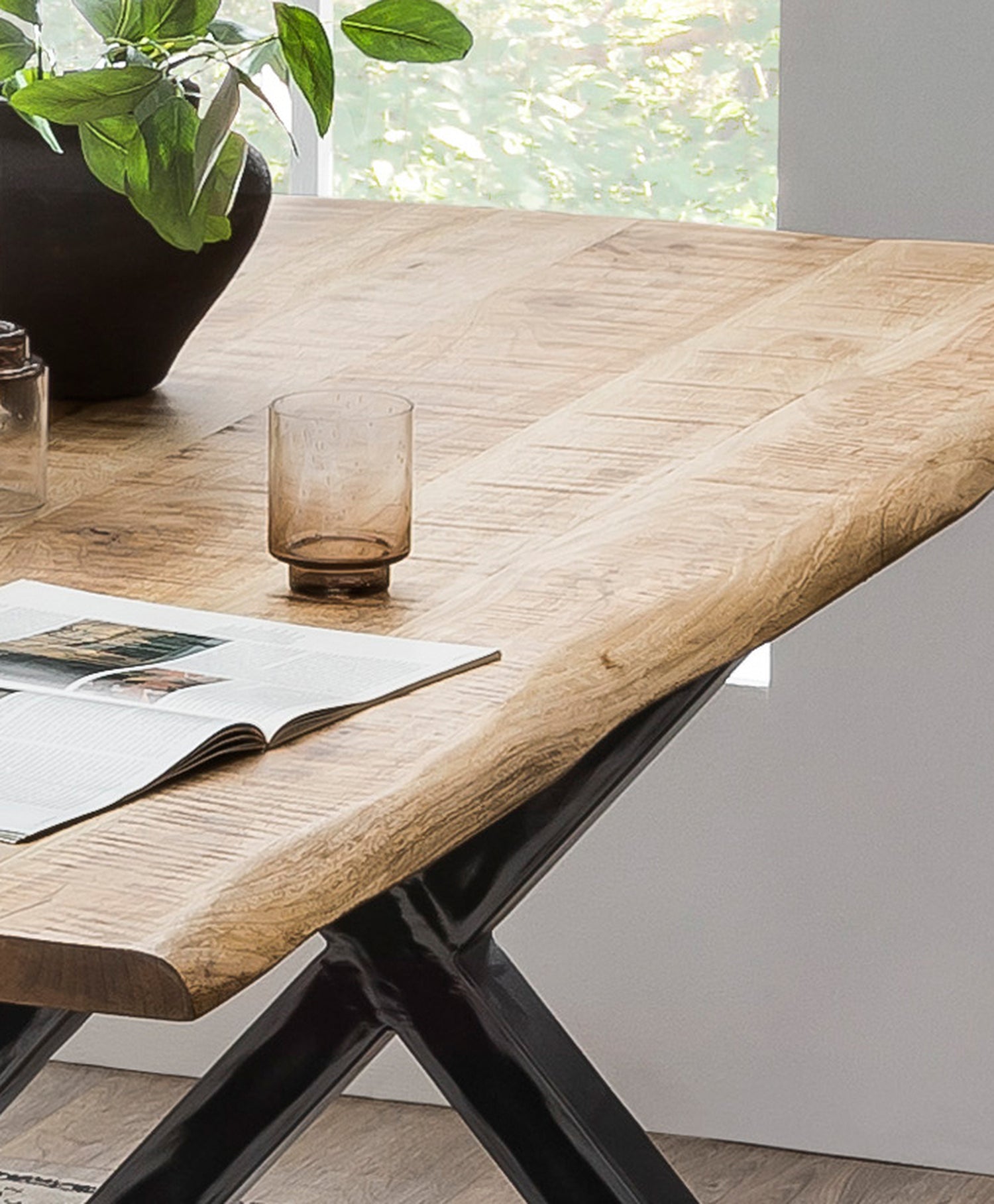 TPFLiving Tisch Bundaberg 160 x 85 cm Platte Mango massiv, Gestell Roheisen Platte natur, Gestell Used Look, klar lackiert TPFLiving Tisch Bundaberg 160 x 85 cm Platte Mango massiv, Gestell Roheisen Platte natur, Gestell Used Look, klar lackiert