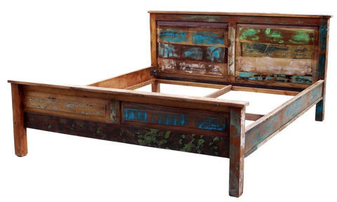 TPFLiving Bett Fairbanks Altholz mit starken Gebrauchsspuren, lackiert bunt TPFLiving Bett Fairbanks Altholz mit starken Gebrauchsspuren, lackiert bunt