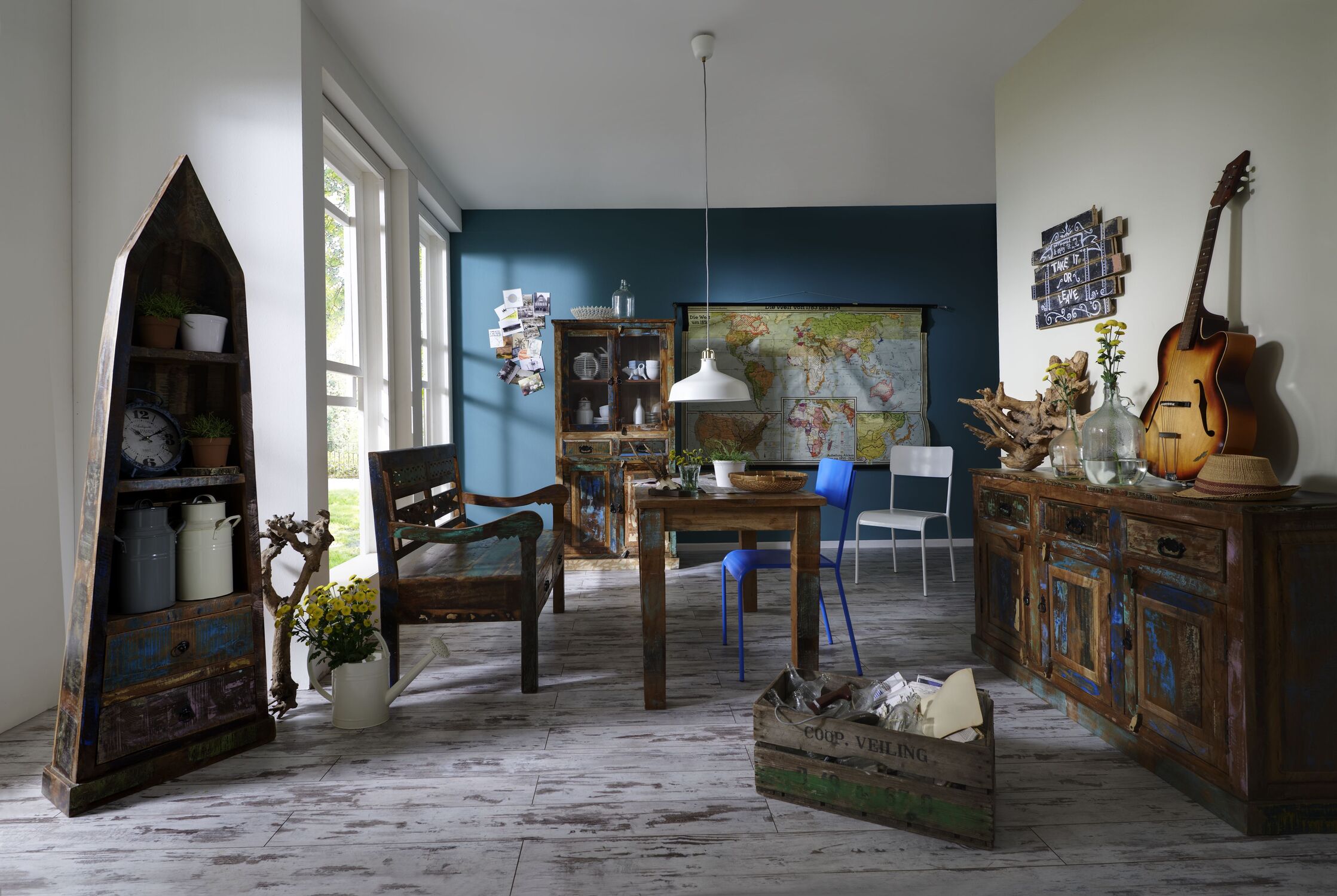 TPFLiving Vitrine Douglas Altholz mit starken Gebrauchsspuren, lackiert bunt TPFLiving Vitrine Douglas Altholz mit starken Gebrauchsspuren, lackiert bunt