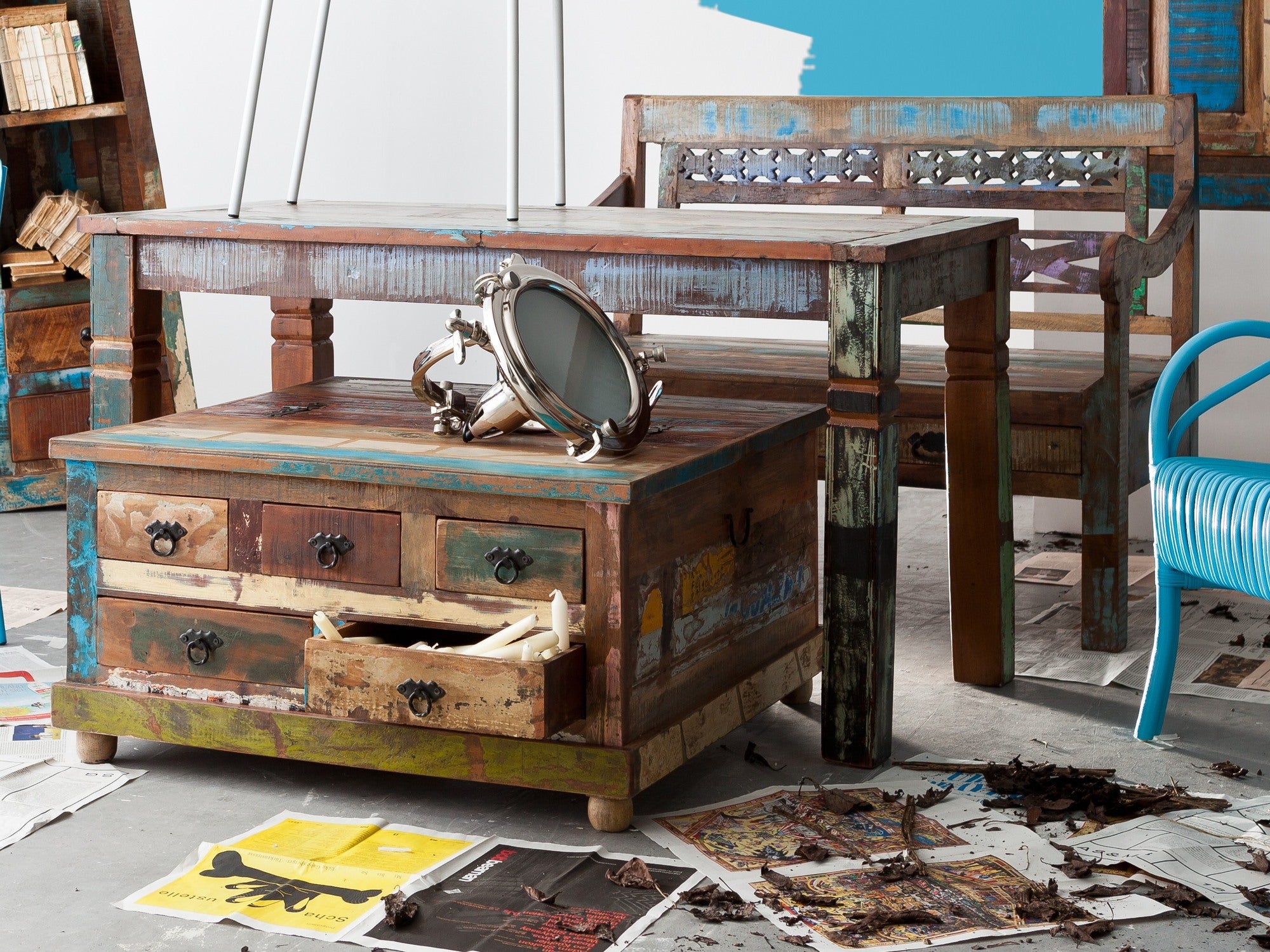 TPFLiving Couchtischtruhe Salcha Altholz mit starken Gebrauchsspuren, lackiert bunt TPFLiving Couchtischtruhe Salcha Altholz mit starken Gebrauchsspuren, lackiert bunt