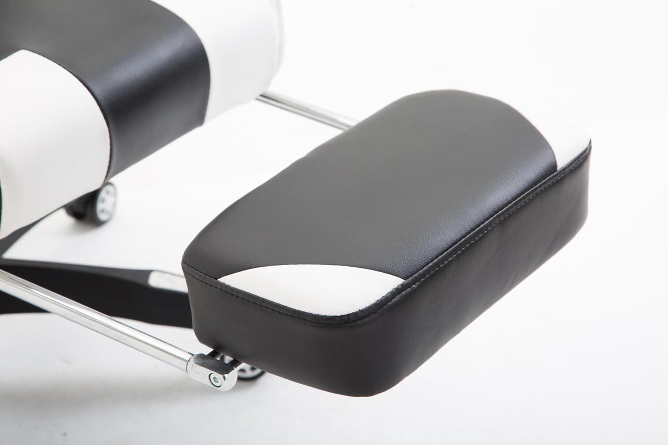 TPFLiving Bürostuhl Boack Kunstleder mit Fußablage TPFLiving Bürostuhl Boack Kunstleder mit Fußablage