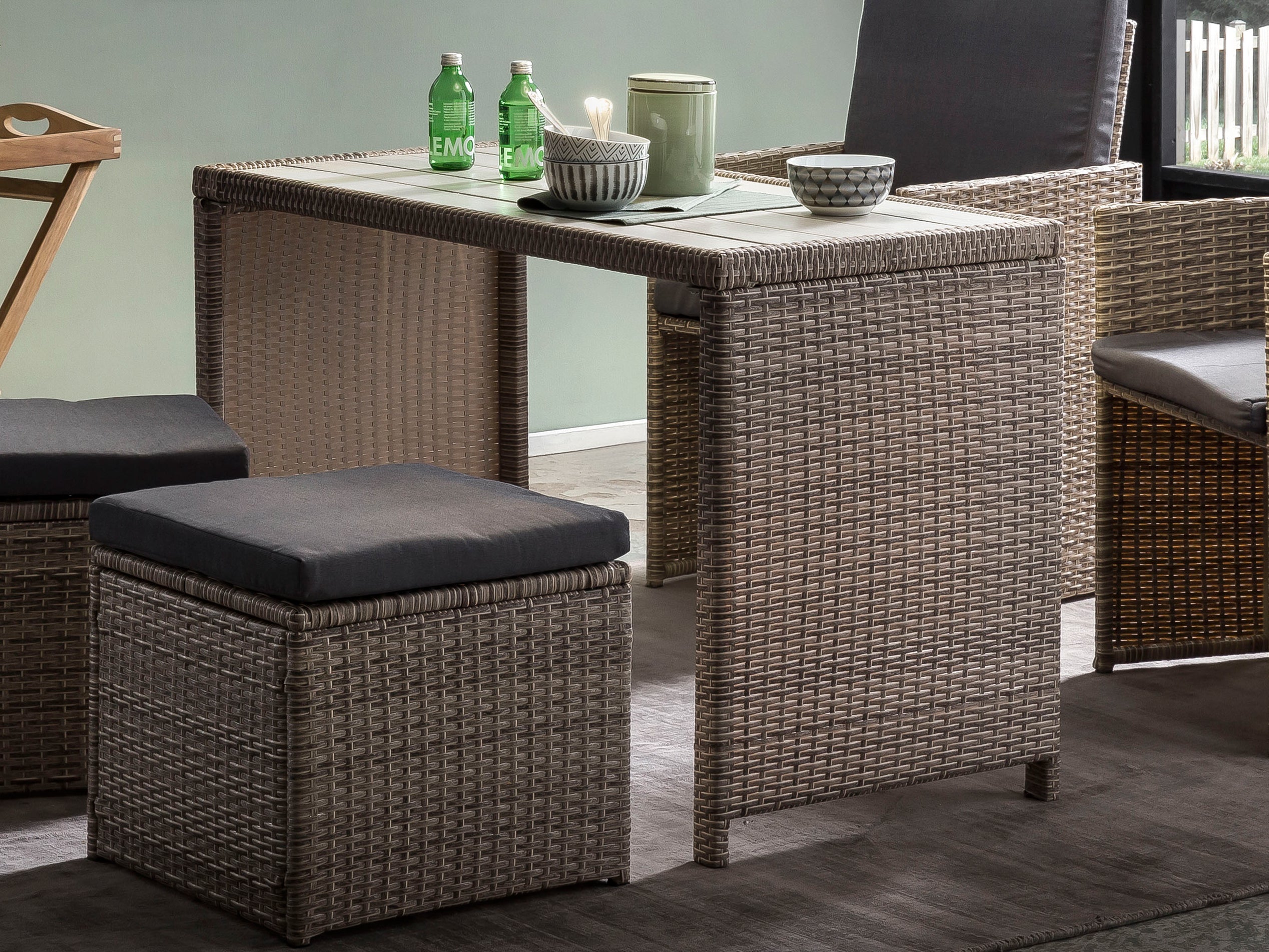 TPFGarden Sitzgruppe MARTINI 2 Stühle, 2 Hocker, 4 Sitzkissen+2 Rückenkissen, 1 Tisch TPFGarden Sitzgruppe MARTINI 2 Stühle, 2 Hocker, 4 Sitzkissen+2 Rückenkissen, 1 Tisch