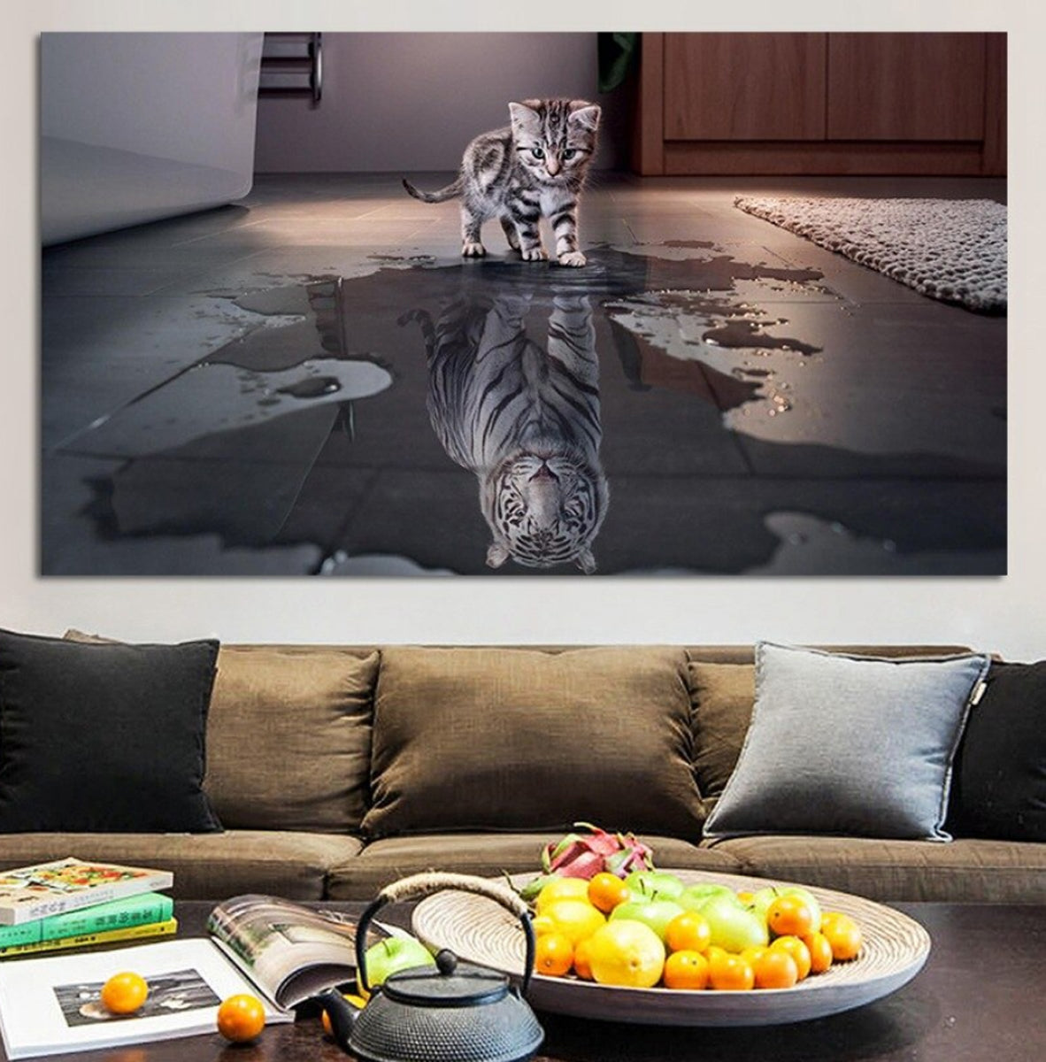TPFLiving Poster Leinwand / Süße Katze - Tiger Reflexion im Wasser in Grau und Braun / Motiv in verschiedenen Größen - OHNE Rahmen - Modell FB036