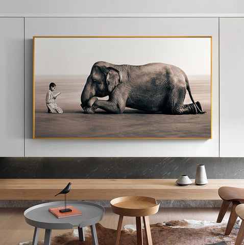 TPFLiving Poster Leinwand / Kniender Elefant und betendes Kind in braunen Farbtönen / Verschiedene Größen - OHNE Rahmen - Modell FB925-C